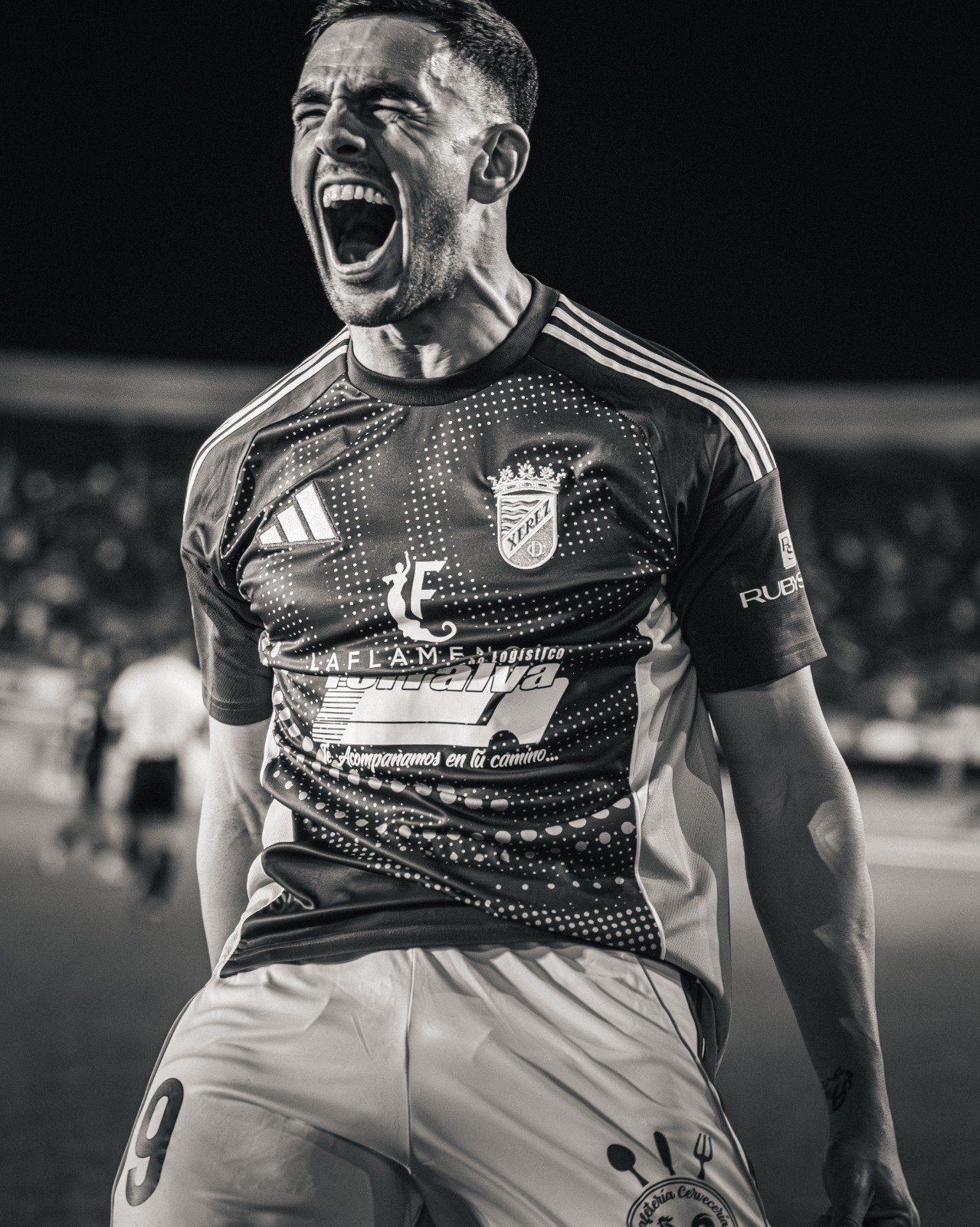 Jugador del Xerez CD celebrando un gol